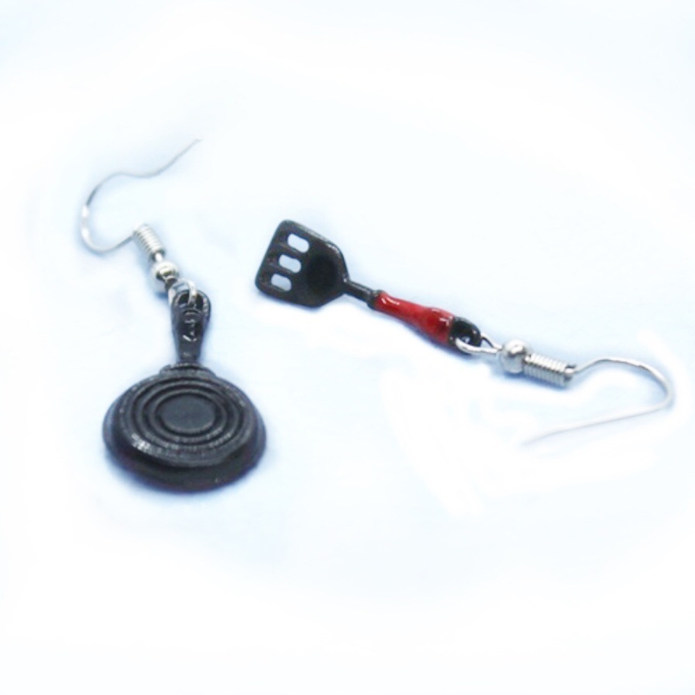 Cooks Skillet and Spatula Dangle Pierced Earrings - Picture 5 of 7